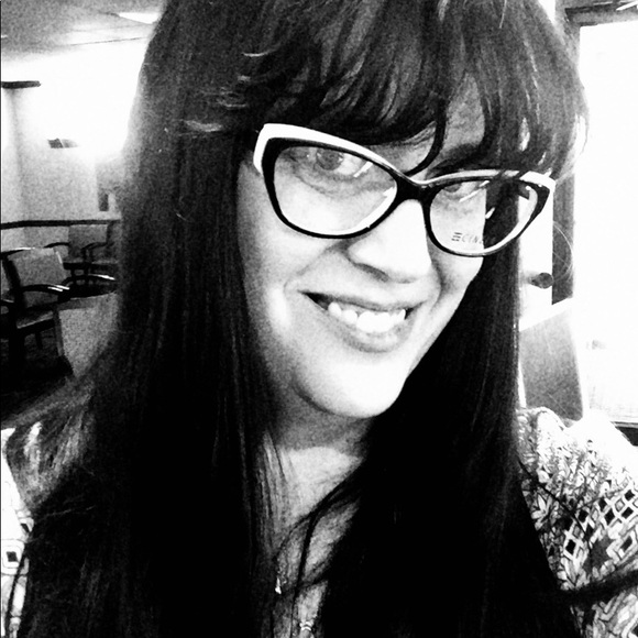 👩🏻 Shades, Glasses, or None? 👩🏻 - Picture 8 of 8